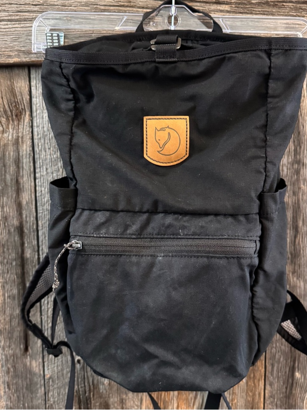 Fjällräven High Coast 18 Backpack Black Lightweight Hiking Travel Bag - Picture 2 of 7